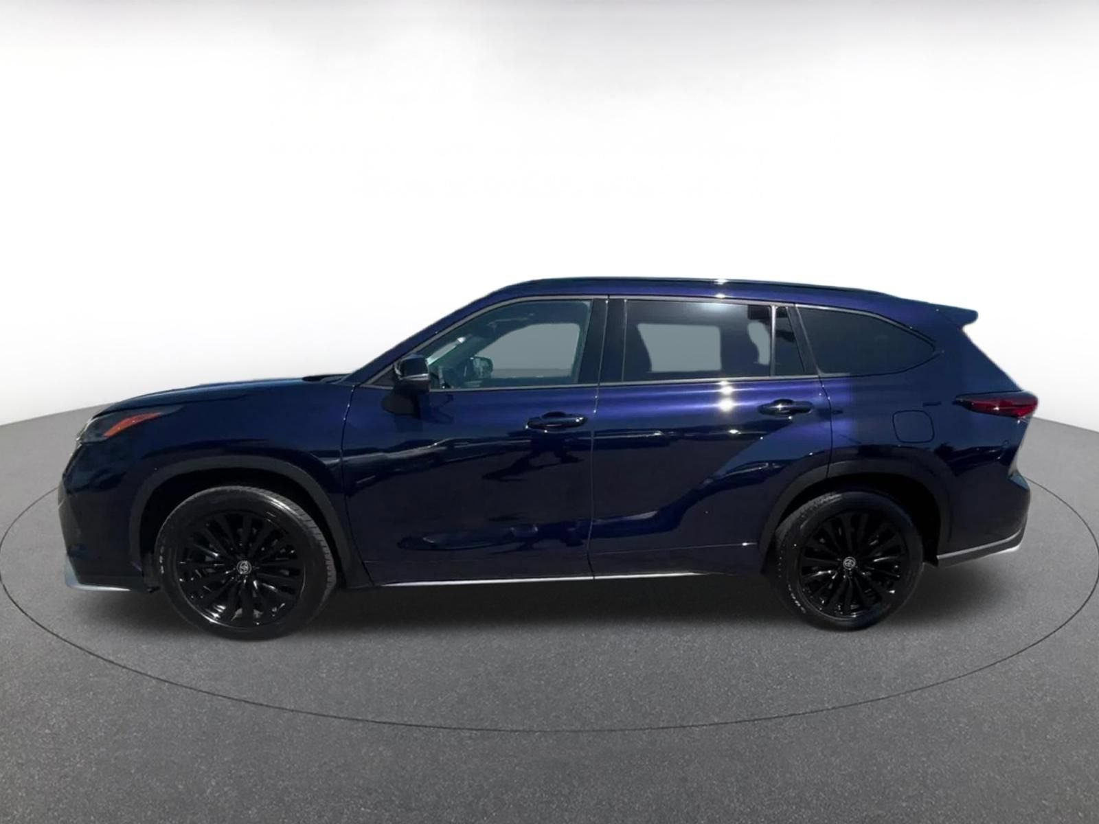 Used 2025 Toyota Highlander XSE AWD/4WD image 9