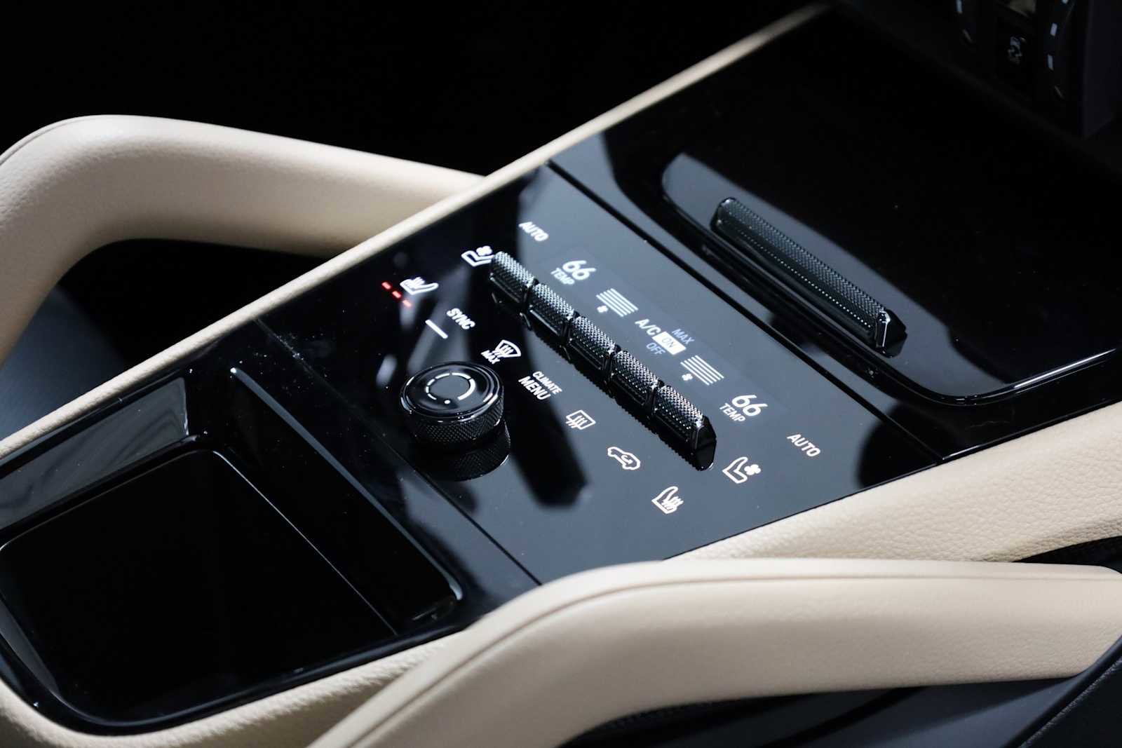 Certified 2024 Porsche Cayenne image 16