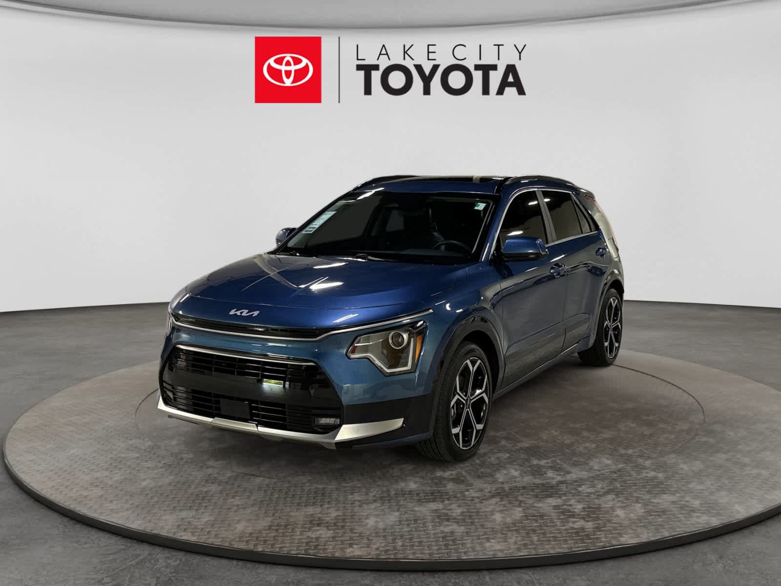 Used 2025 Kia Niro EX Touring