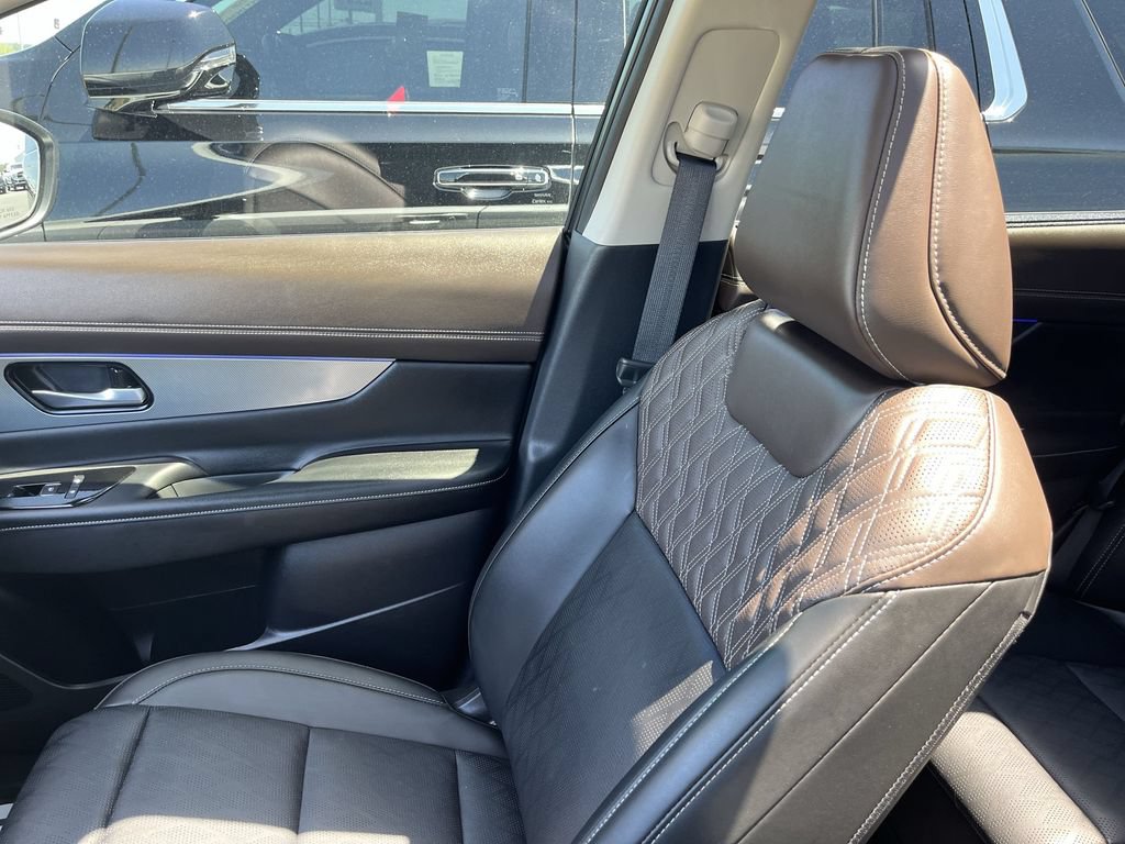 Used 2025 Nissan Murano Platinum w/ Cargo Package AWD/4WD image 24