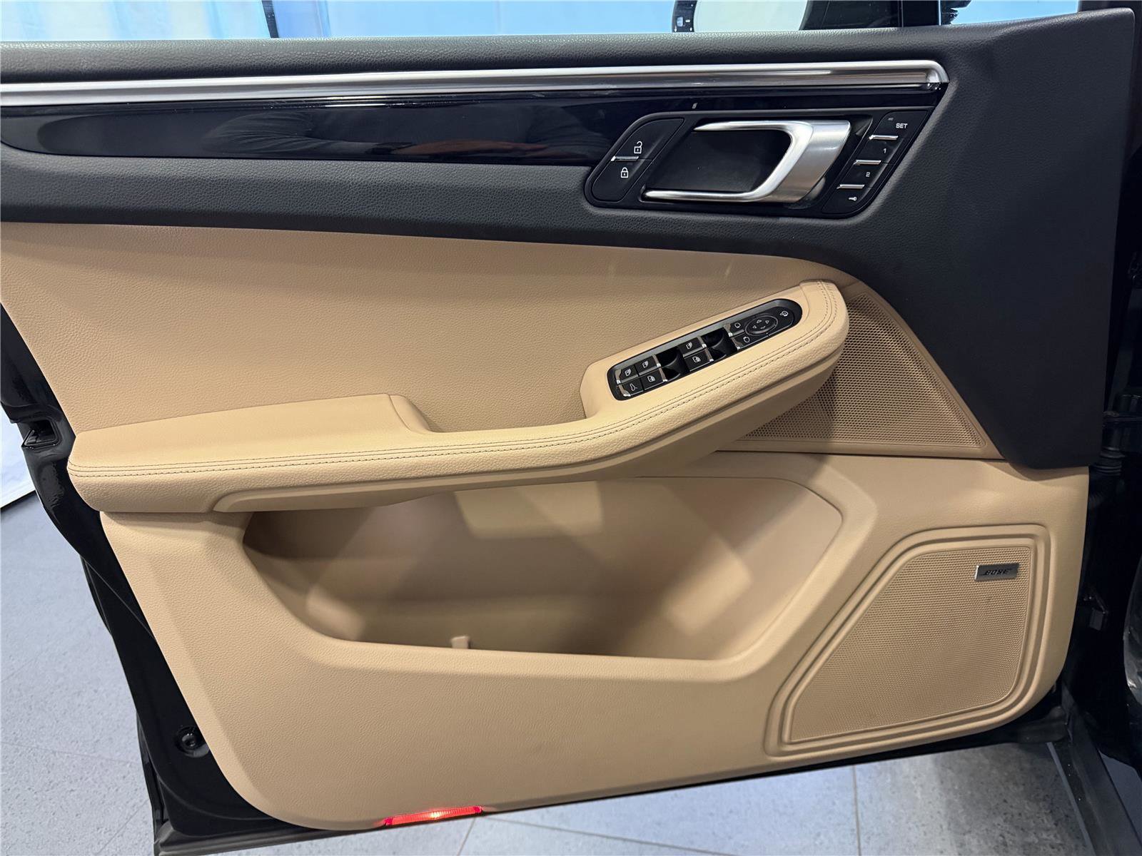 Certified 2023 Porsche Macan image 15