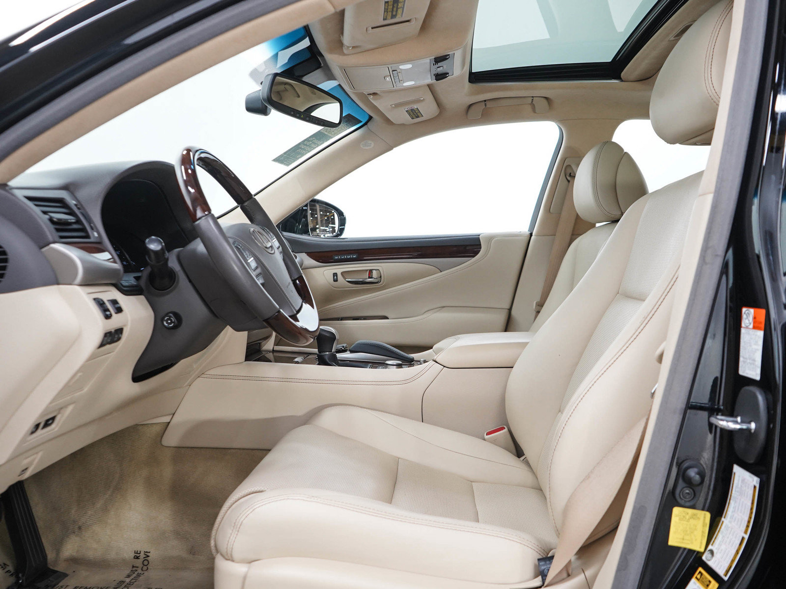 Used 2015 Lexus LS 460 w/ Comfort Package RWD image 21