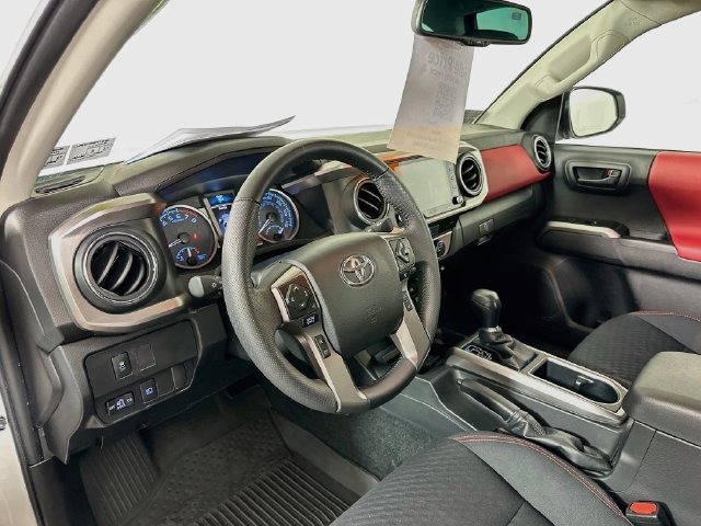 Certified 2023 Toyota Tacoma SR5 AWD/4WD image 11