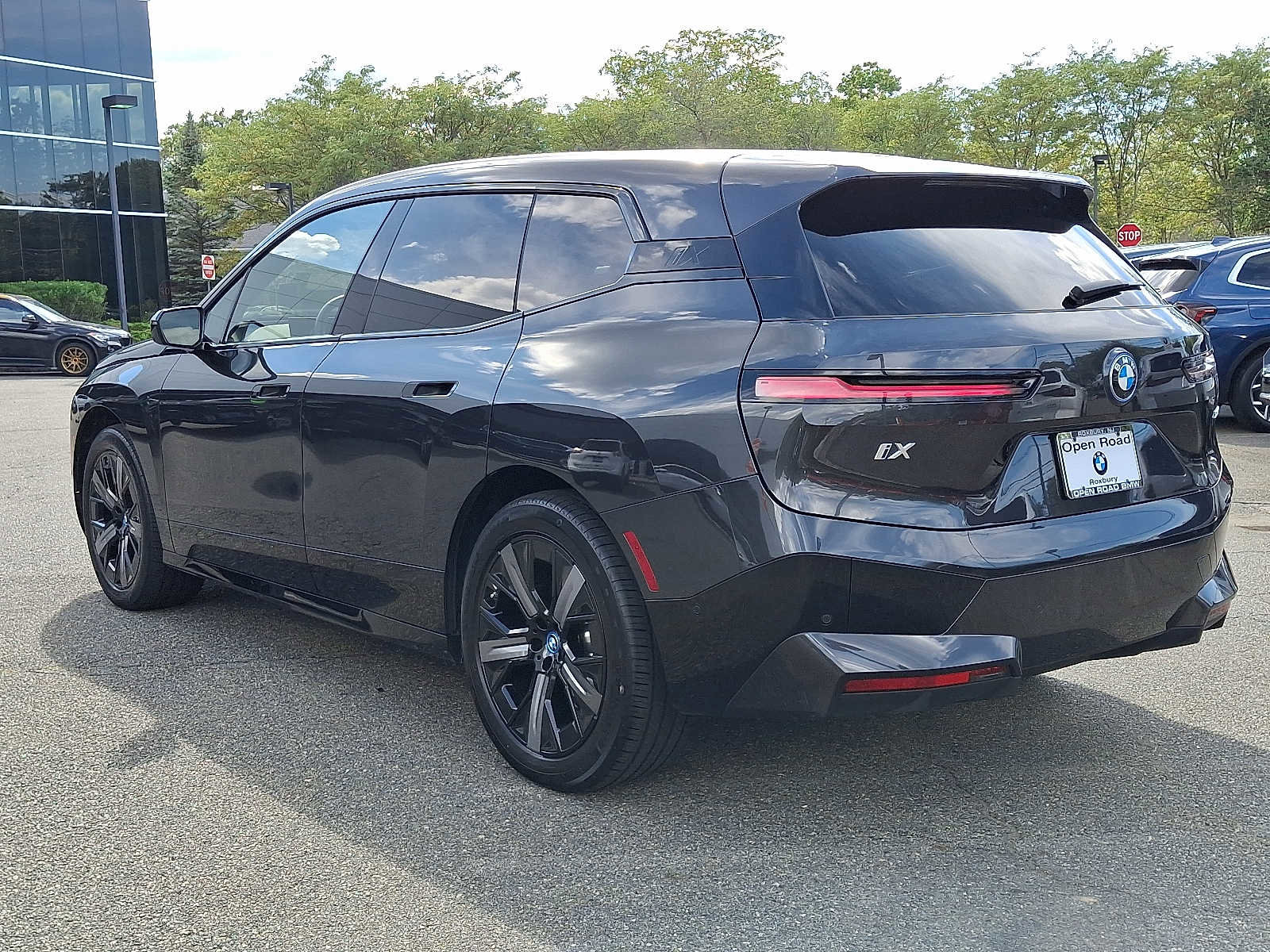 Used 2025 BMW iX xDrive50 w/ Premium Package image 4