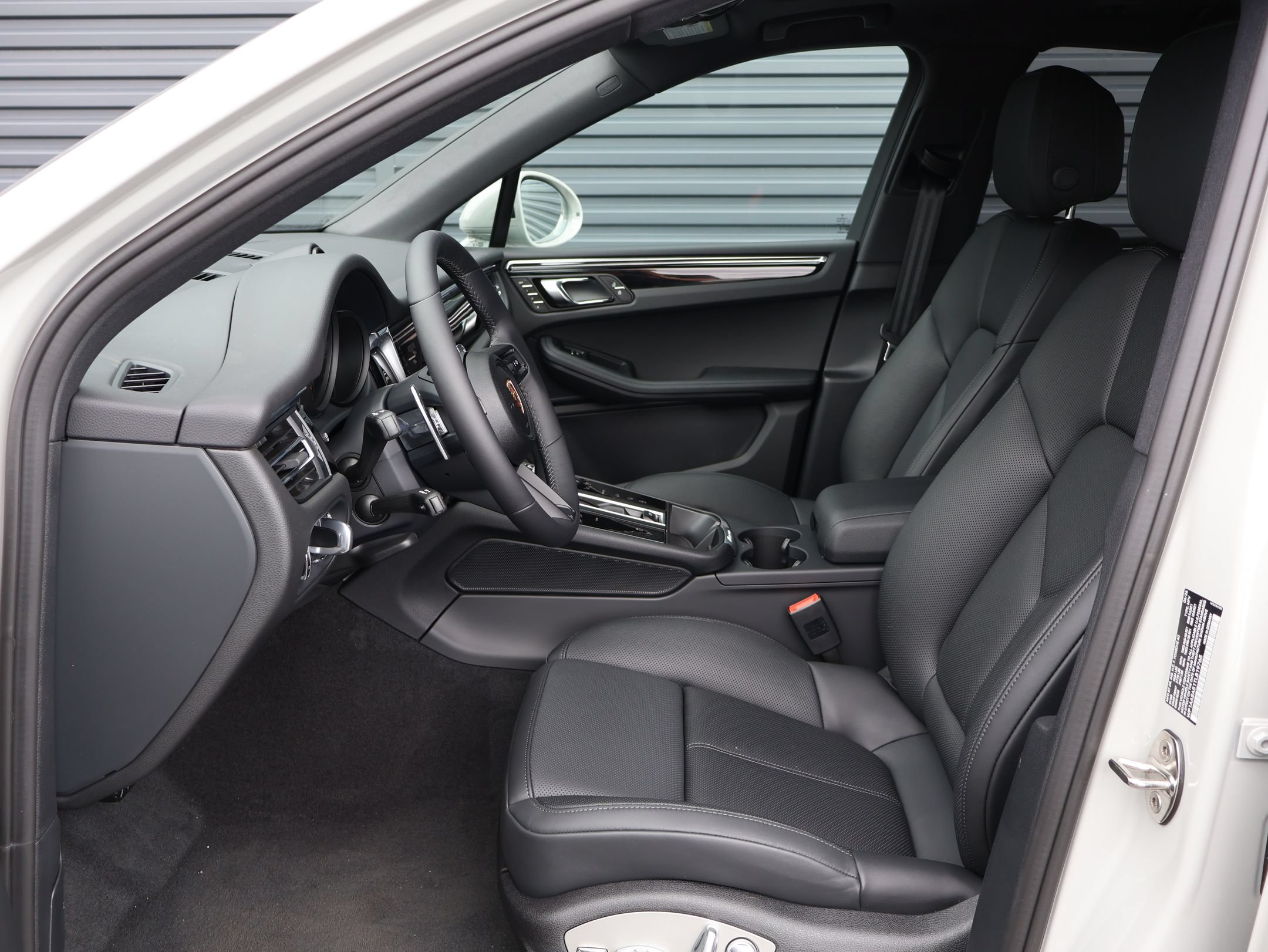 New 2026 Porsche Macan AWD/4WD image 5