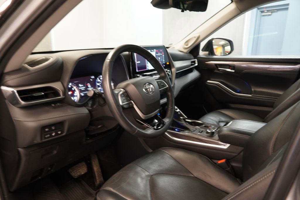 Used 2022 Toyota Highlander Platinum image 7