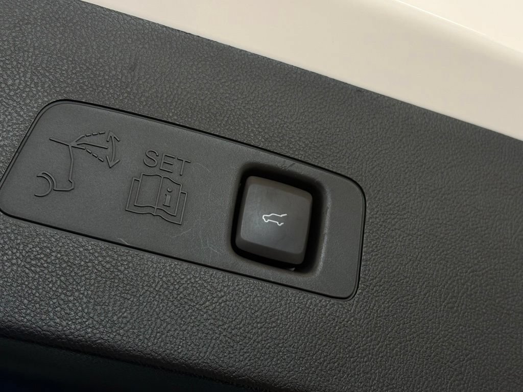 Used 2023 Lincoln Corsair AWD w/ Equipment Group 101A image 16
