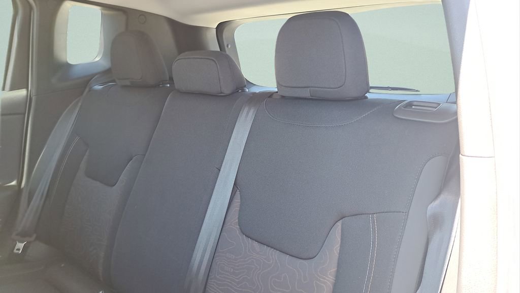 Used 2023 Jeep Renegade Latitude image 13