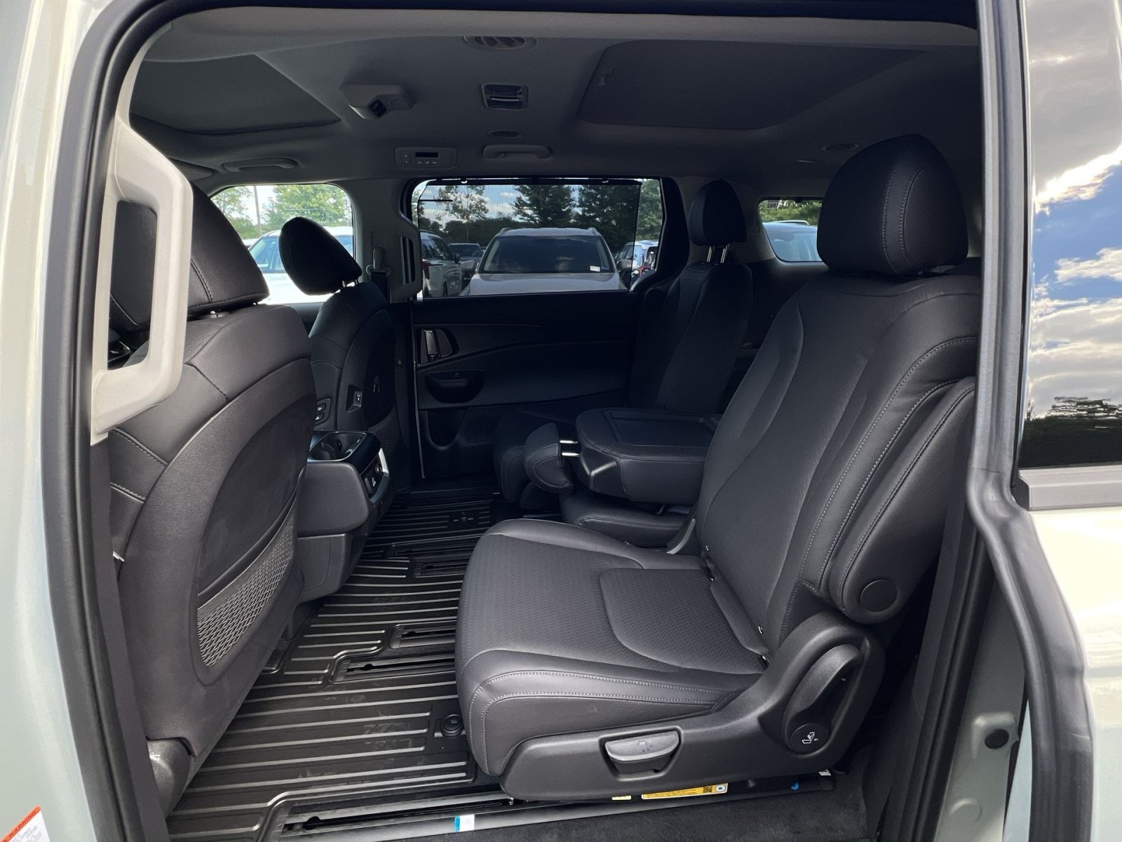 New 2027 Kia Carnival SX Prestige FWD image 31
