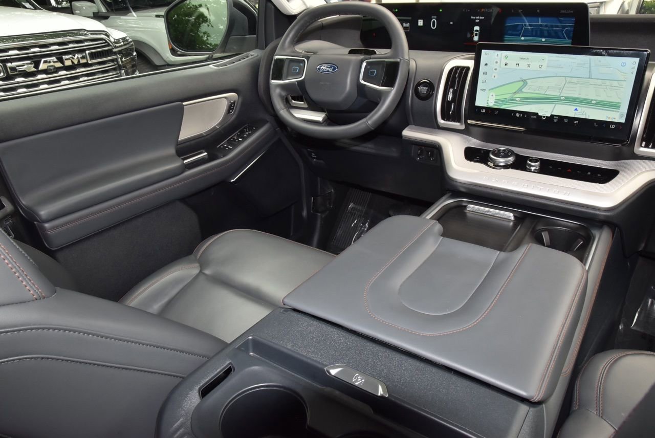 Certified 2025 Ford Expedition Active image 16