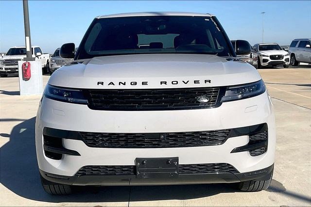 Used 2025 Land Rover Range Rover Sport SE image 2