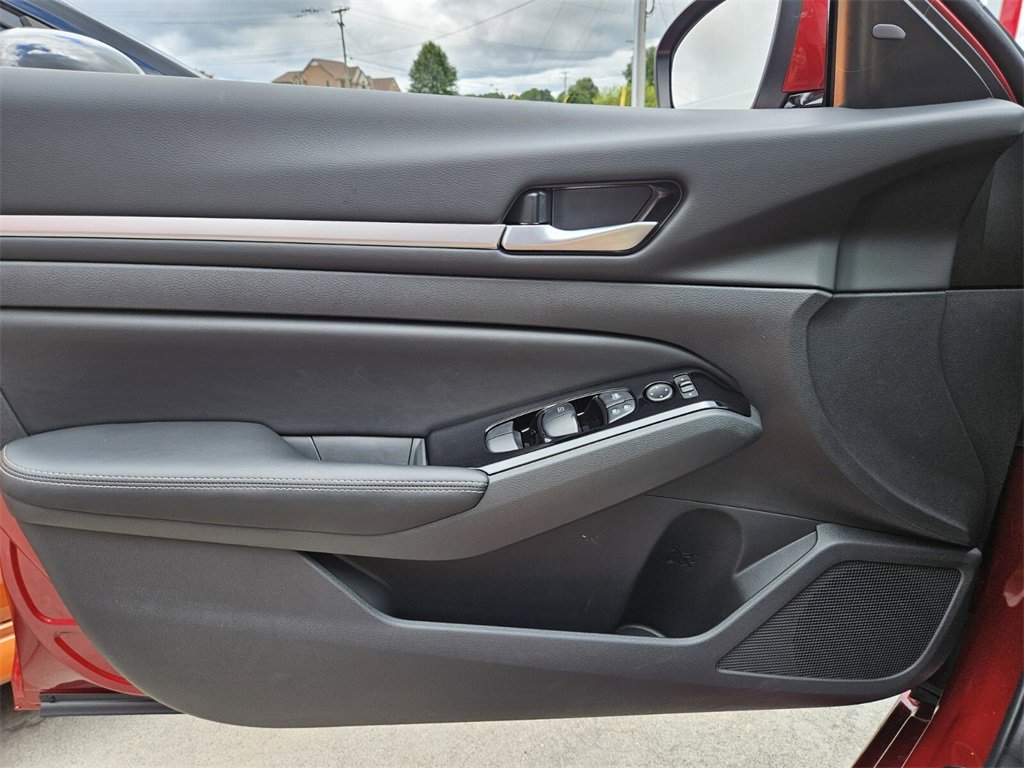 New 2025 Nissan Altima 2.5 SL image 12