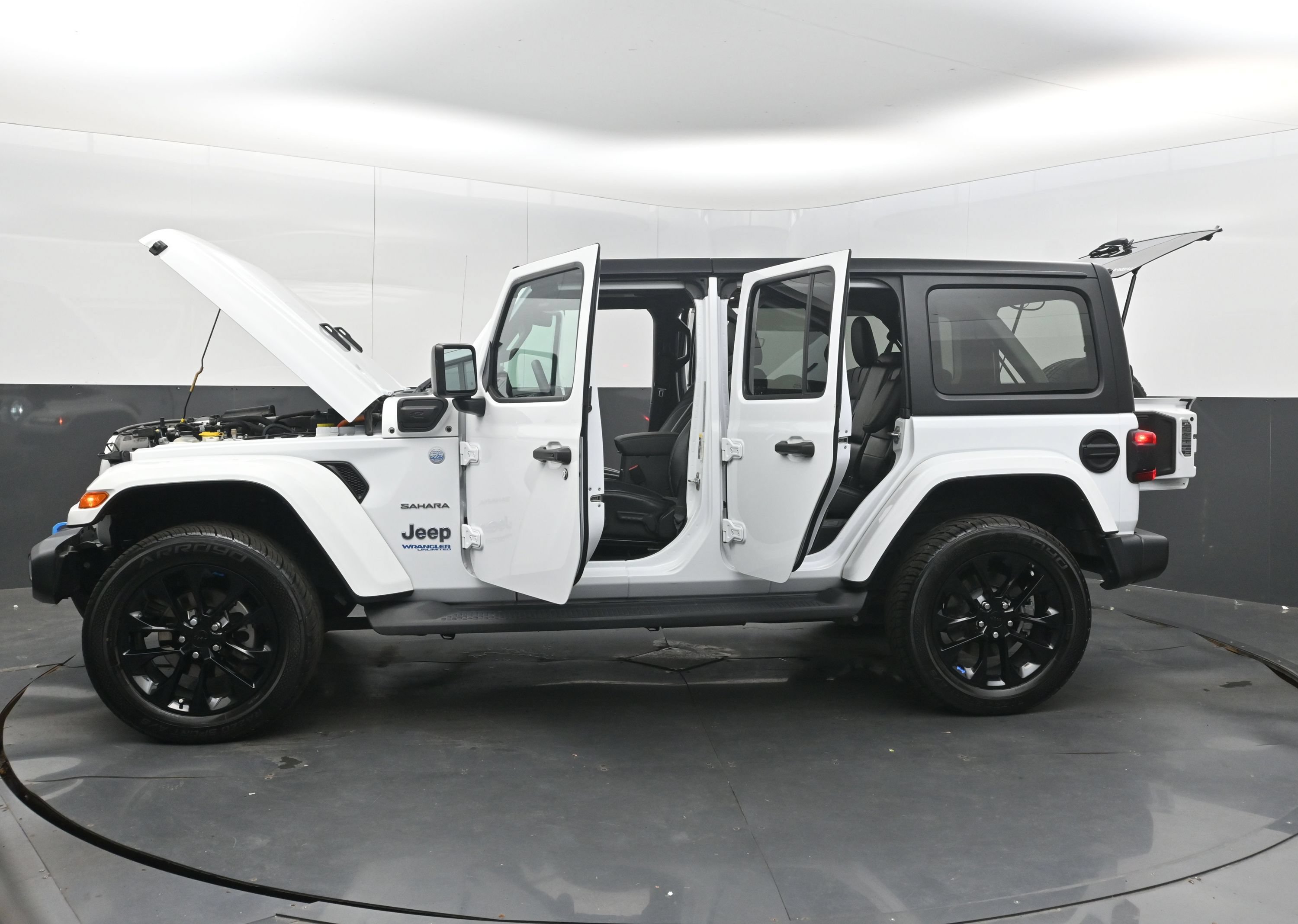 Used 2022 Jeep Wrangler Unlimited Sahara AWD/4WD image 43