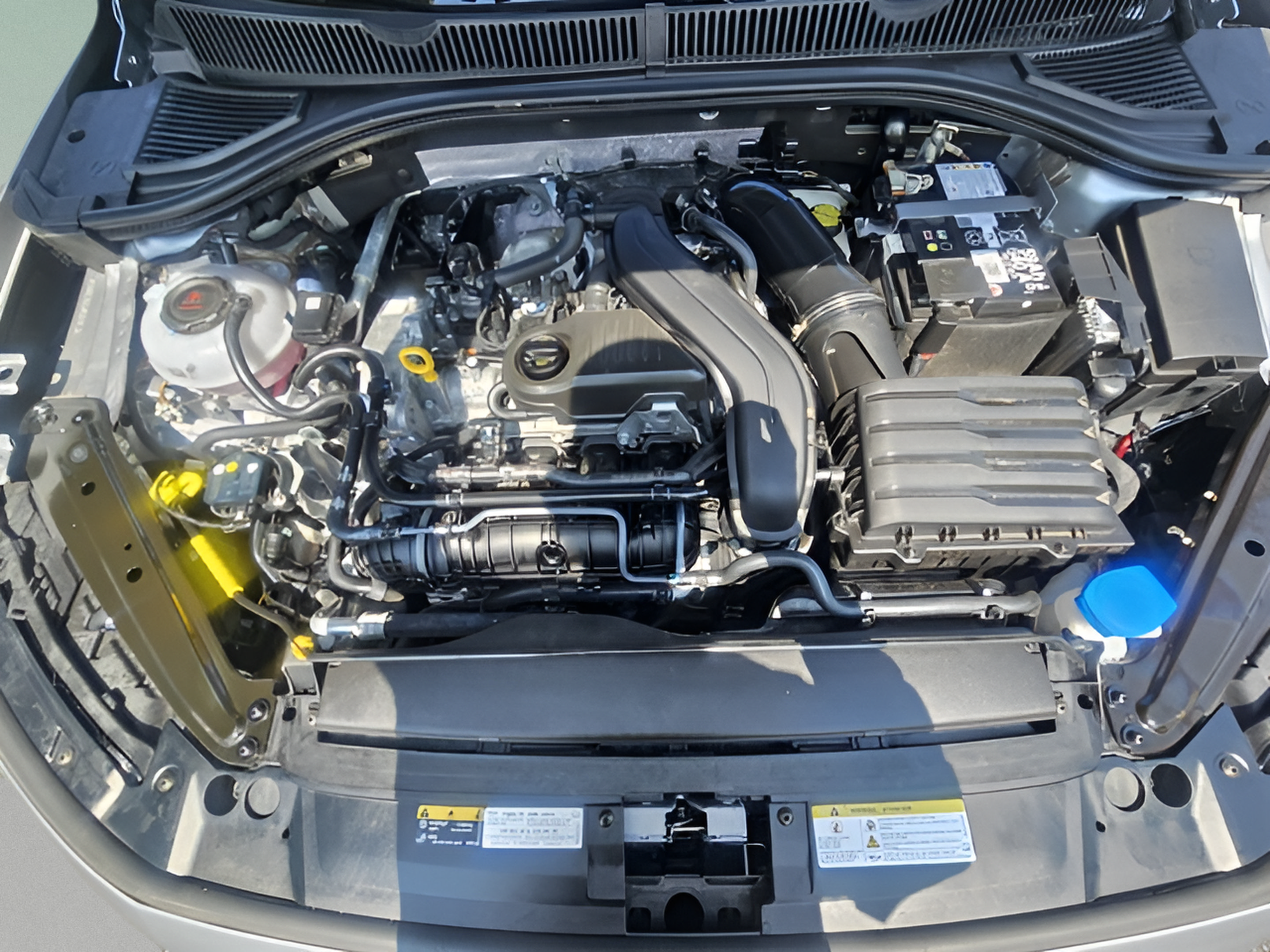 Used 2025 Volkswagen Jetta SEL FWD image 24