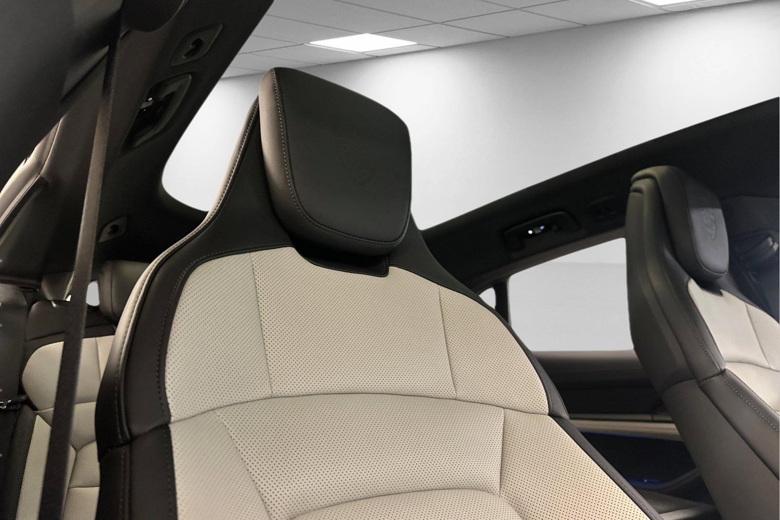 New 2025 Porsche Taycan 4S image 18