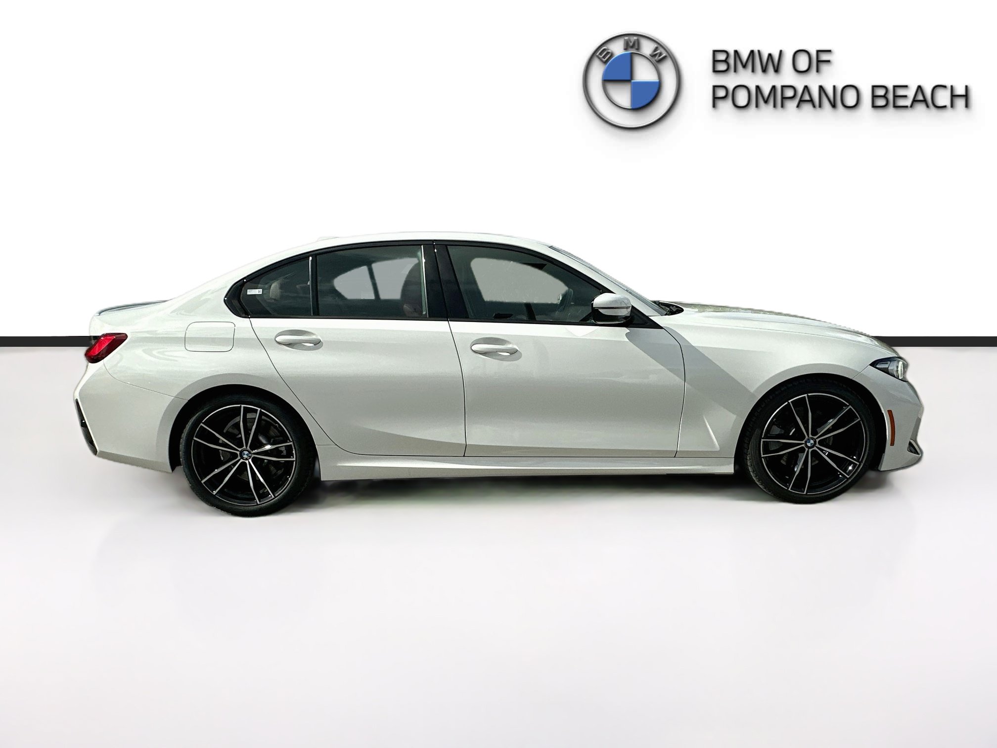 Used 2024 BMW 330i Sedan w/ M Sport Package RWD image 8