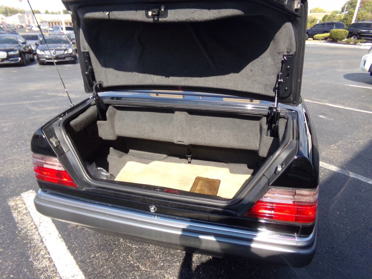 Used 1994 Mercedes-Benz E 320 Convertible image 39