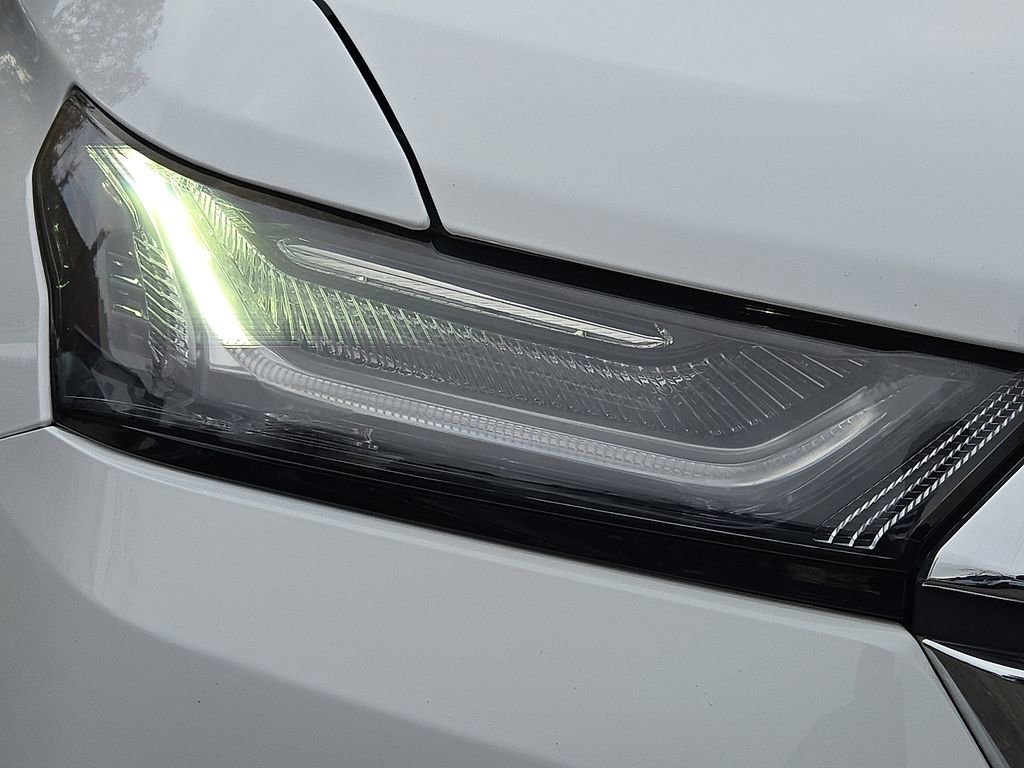 Used 2023 Chevrolet Traverse LT image 15