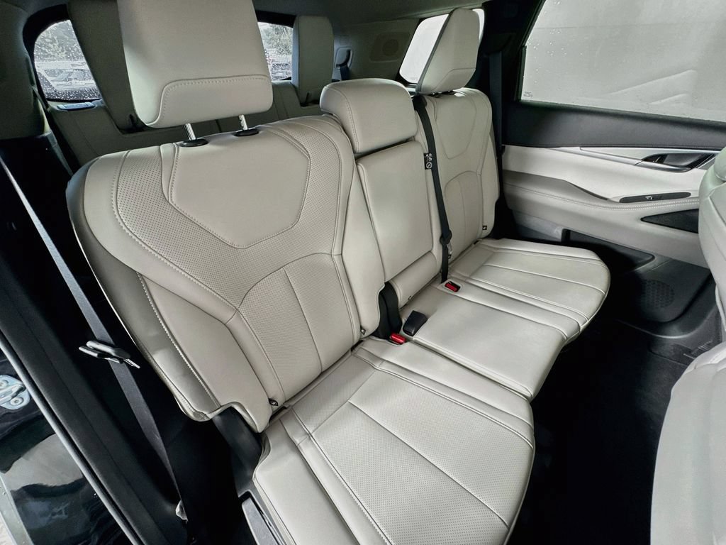 Used 2026 INFINITI QX60 Pure w/ Cargo Package FWD image 29