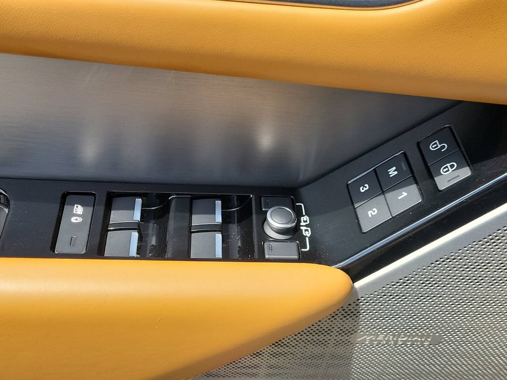 Used 2019 Land Rover Range Rover Velar R-Dynamic SE AWD/4WD image 11