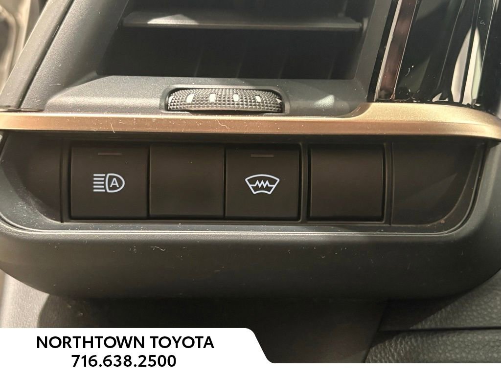 Used 2023 Toyota Crown Limited image 19