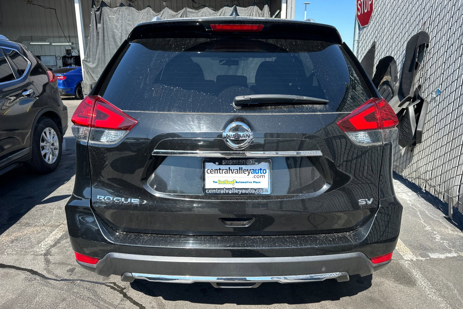 Used 2017 Nissan Rogue SV FWD image 6