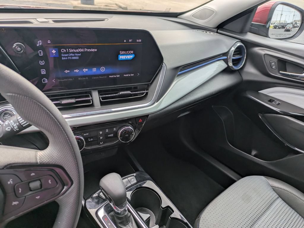 Used 2025 Chevrolet Trax LT FWD image 20