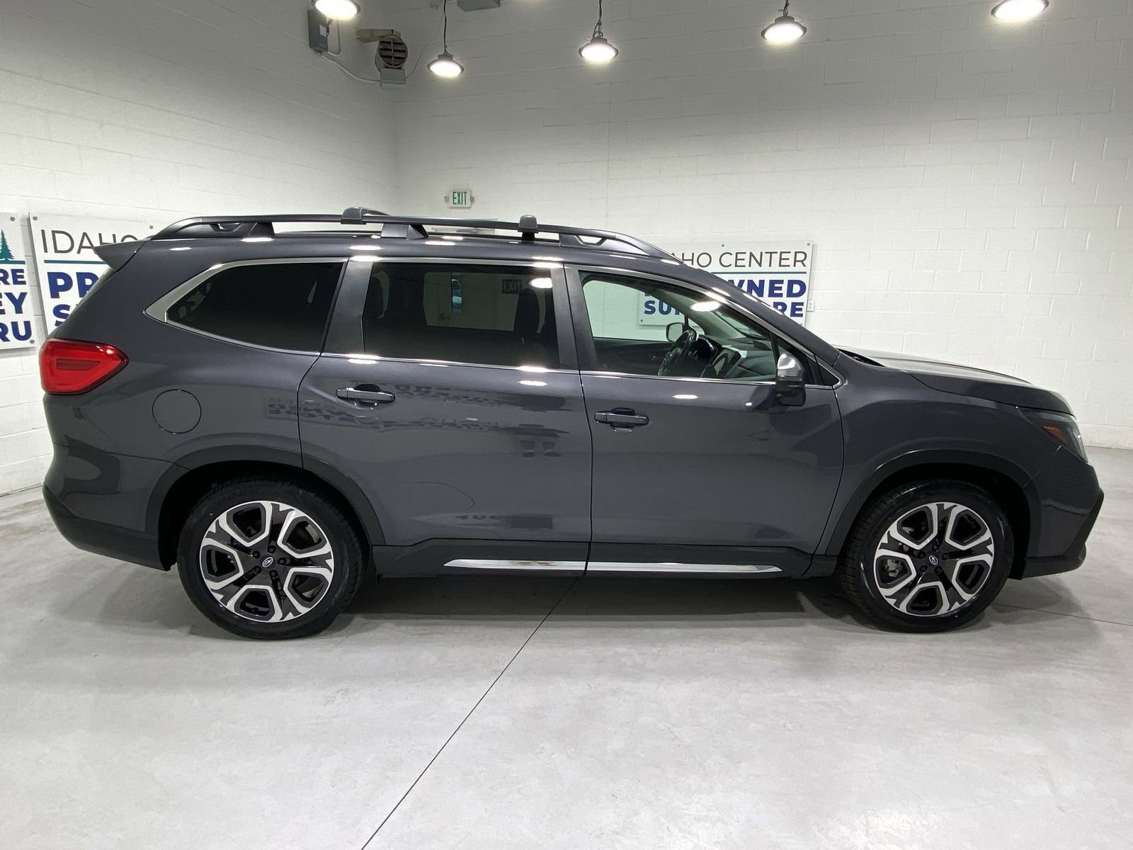Used 2023 Subaru Ascent Limited w/ Technology Package AWD/4WD image 9