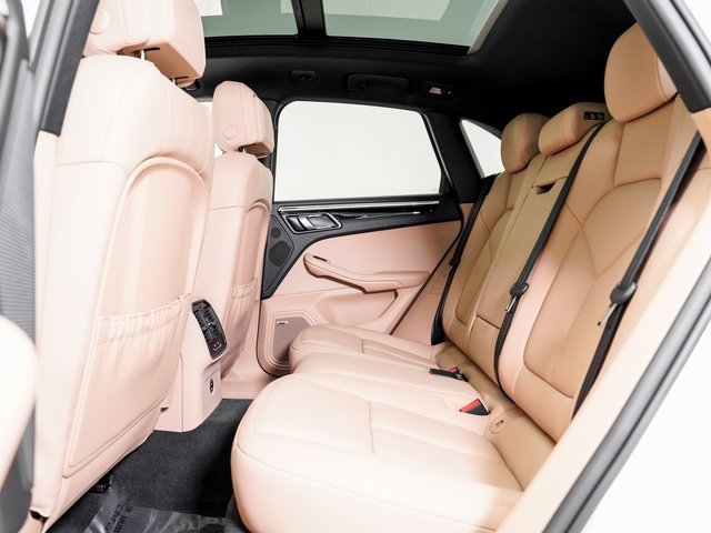 Used 2025 Porsche Macan image 26
