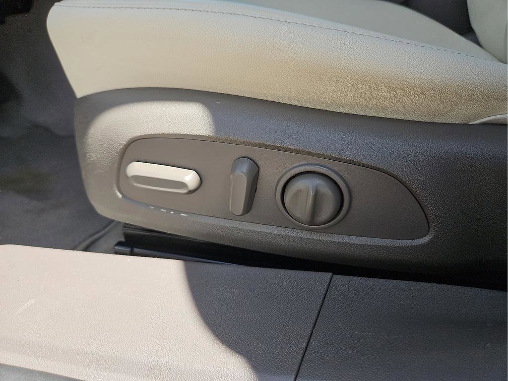 Used 2023 Chevrolet Malibu LT FWD image 14