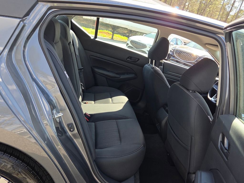 Used 2025 Nissan Altima 2.5 SV image 14