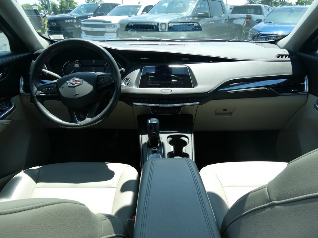 Used 2019 Cadillac XT4 Luxury w/ Cold Weather Package FWD image 21