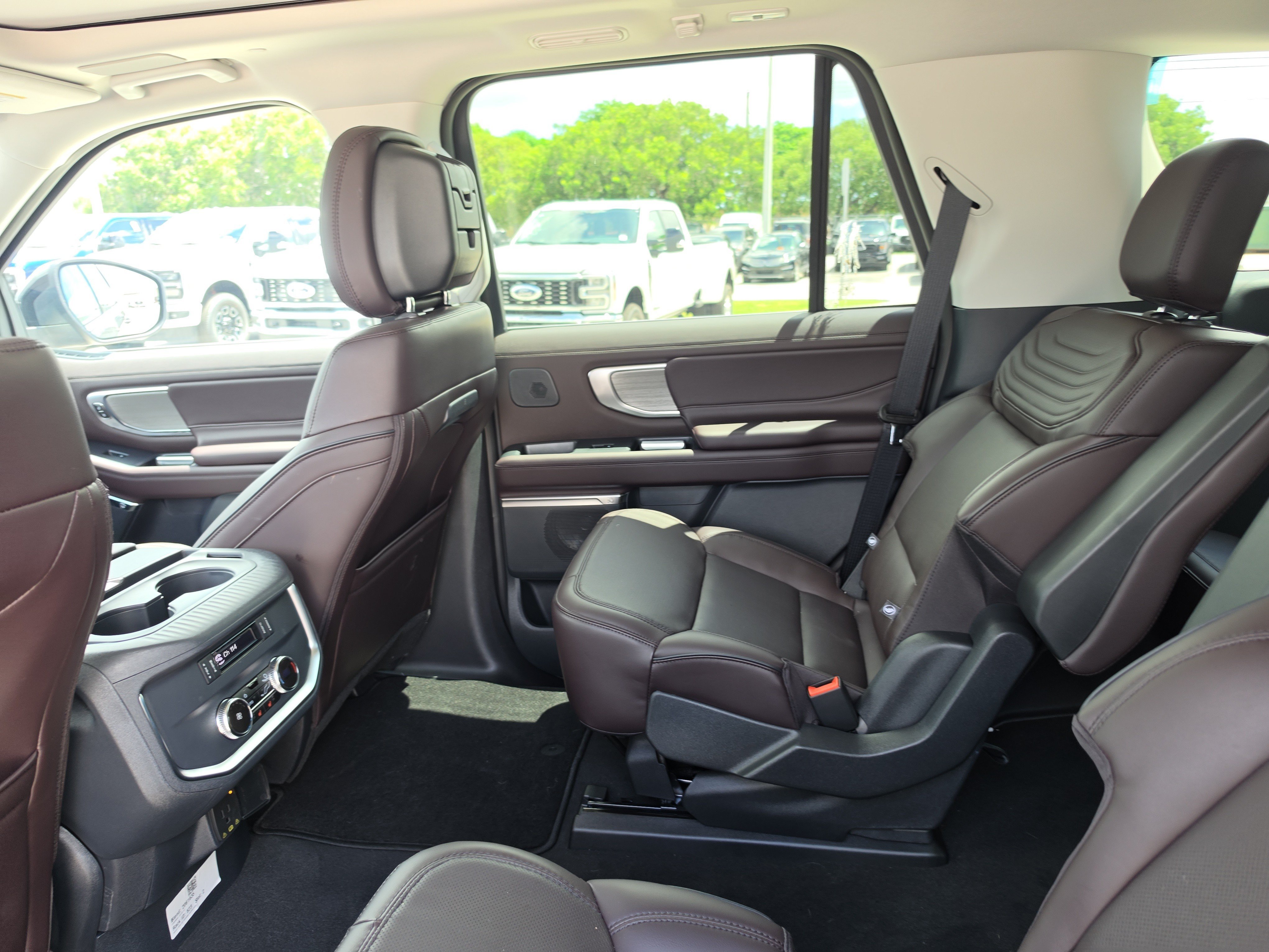 New 2027 Ford Expedition Platinum w/ Platinum Ultimate Package AWD/4WD image 12