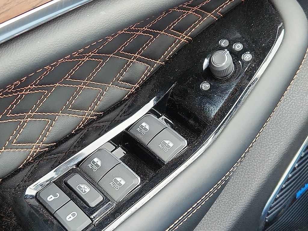 Used 2024 Jeep Grand Cherokee Summit w/ Luxury Tech Group V image 19