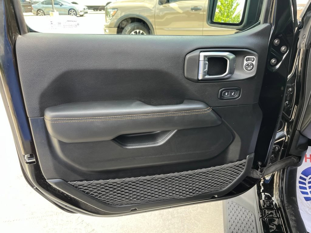 Used 2022 Jeep Gladiator Overland AWD/4WD image 6