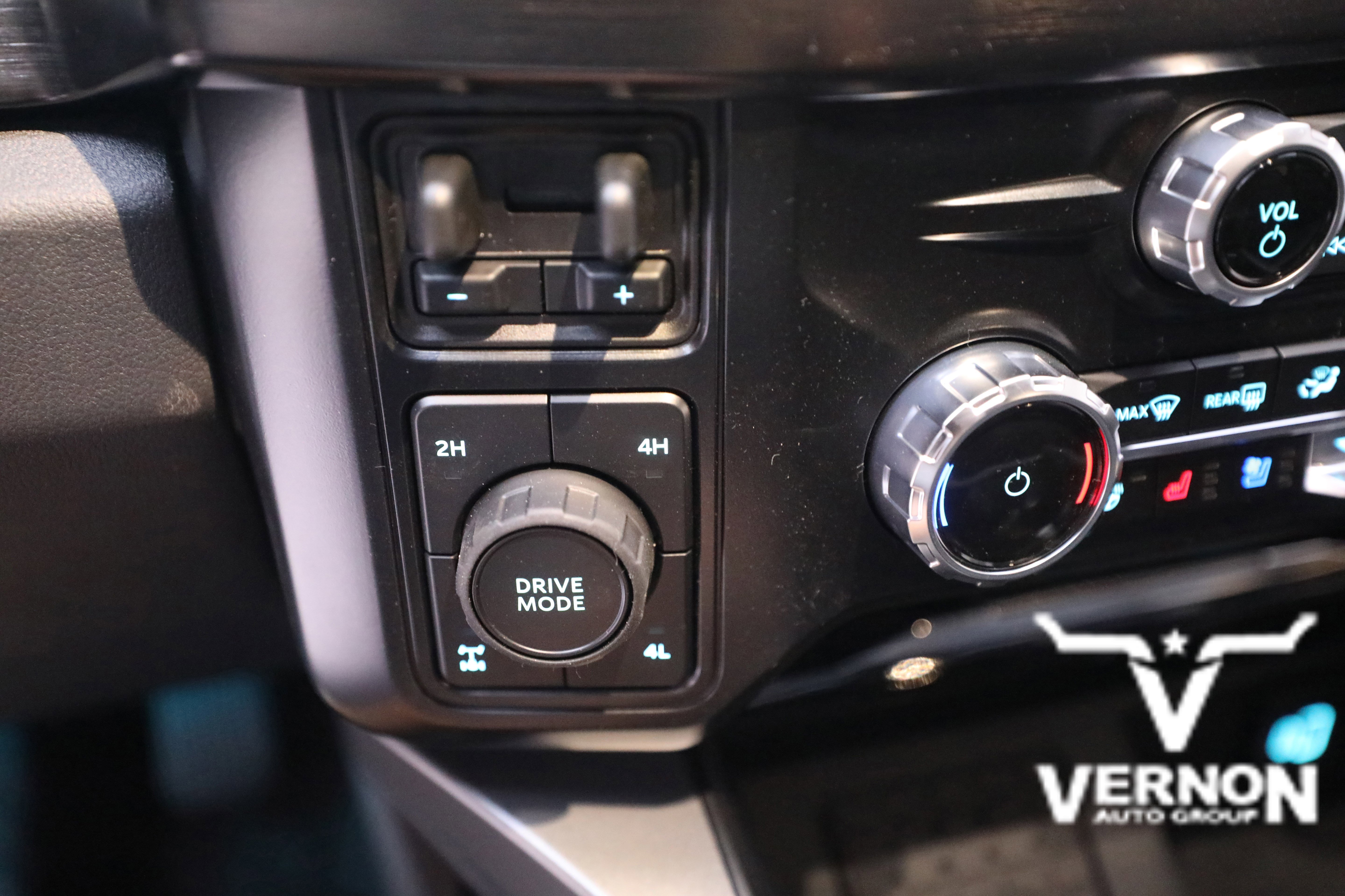 New 2026 Ford F250 Lariat w/ Chrome Package image 24