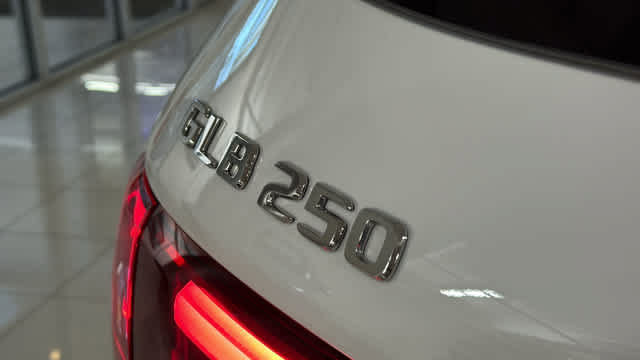 New 2026 Mercedes-Benz GLB 250 4MATIC image 9