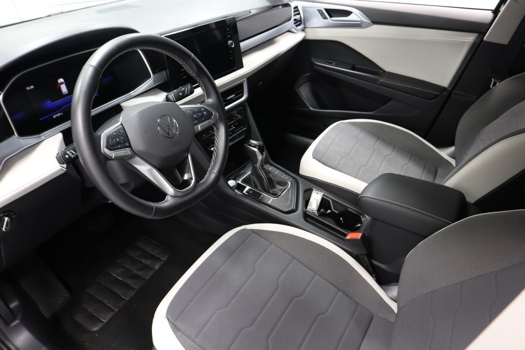 Used 2025 Volkswagen Taos SE FWD image 23