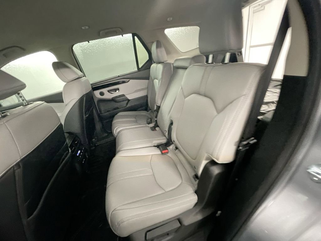 Used 2025 Honda Pilot EX-L image 13