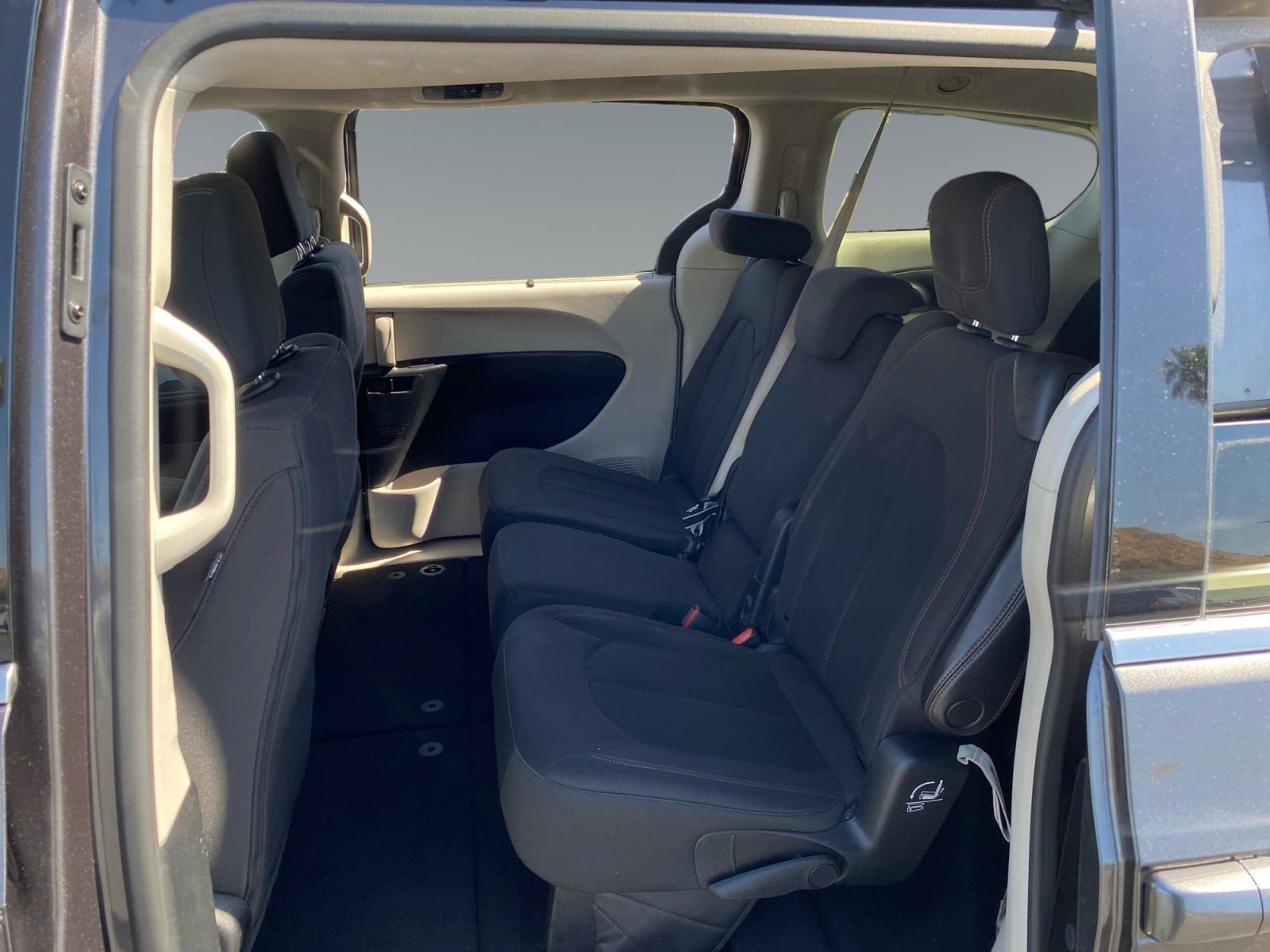 Used 2019 Chrysler Pacifica Touring Plus w/ Tire & Wheel Group image 13