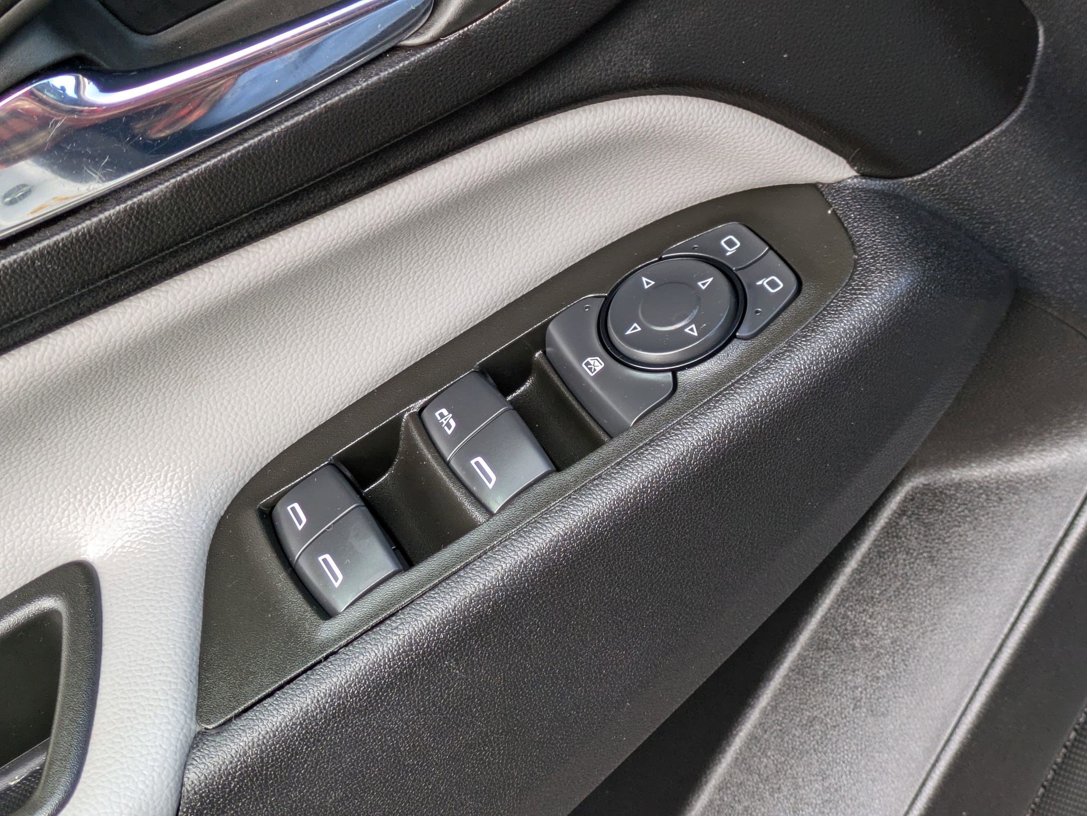 Certified 2024 Chevrolet Equinox LS w/ Sport Edition image 11