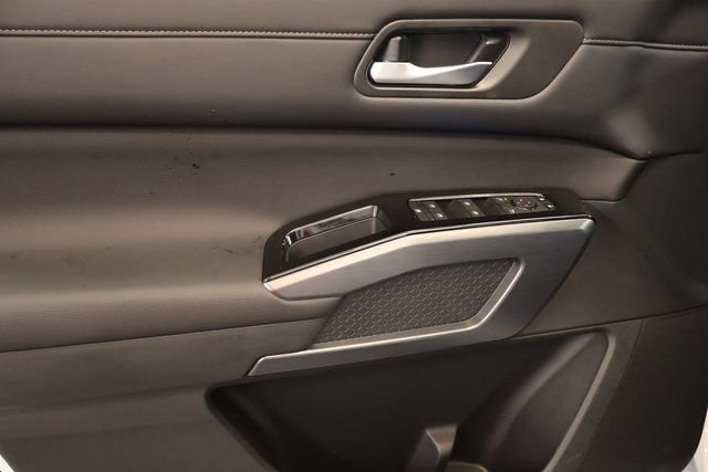 New 2025 Nissan Pathfinder SL image 9