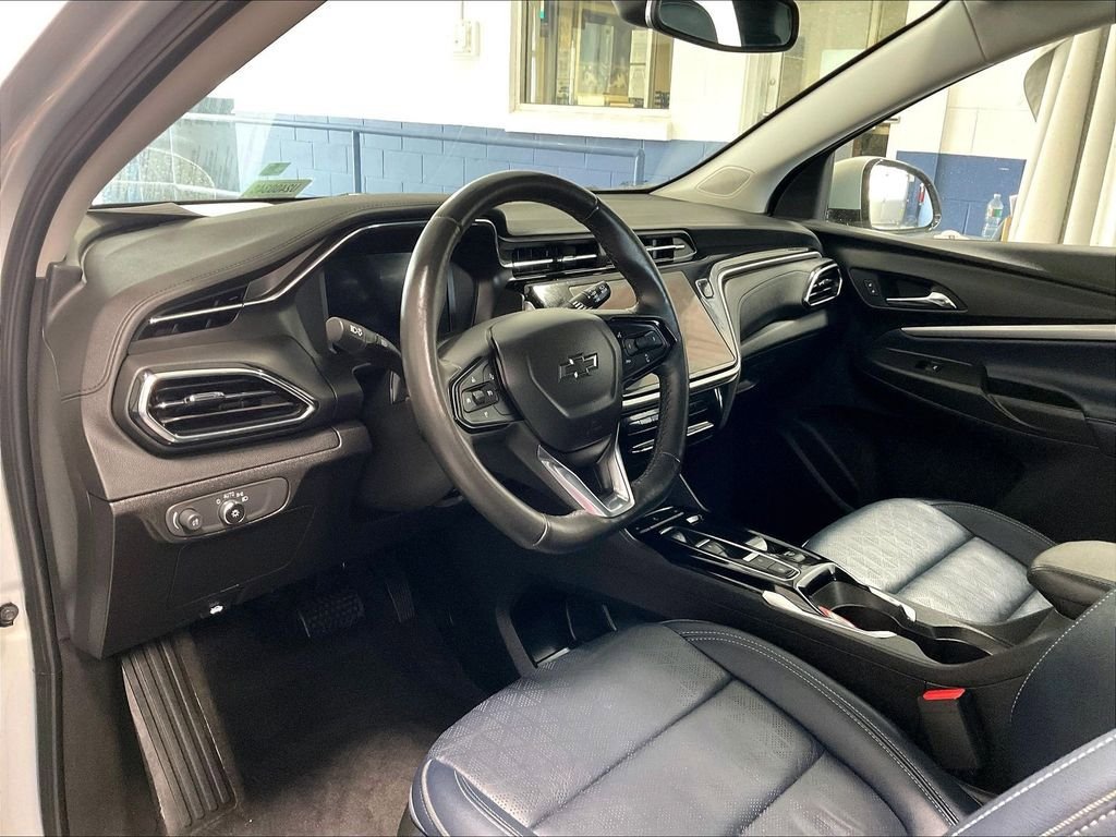 Used 2023 Chevrolet Bolt EUV LT w/ Convenience Package FWD image 8