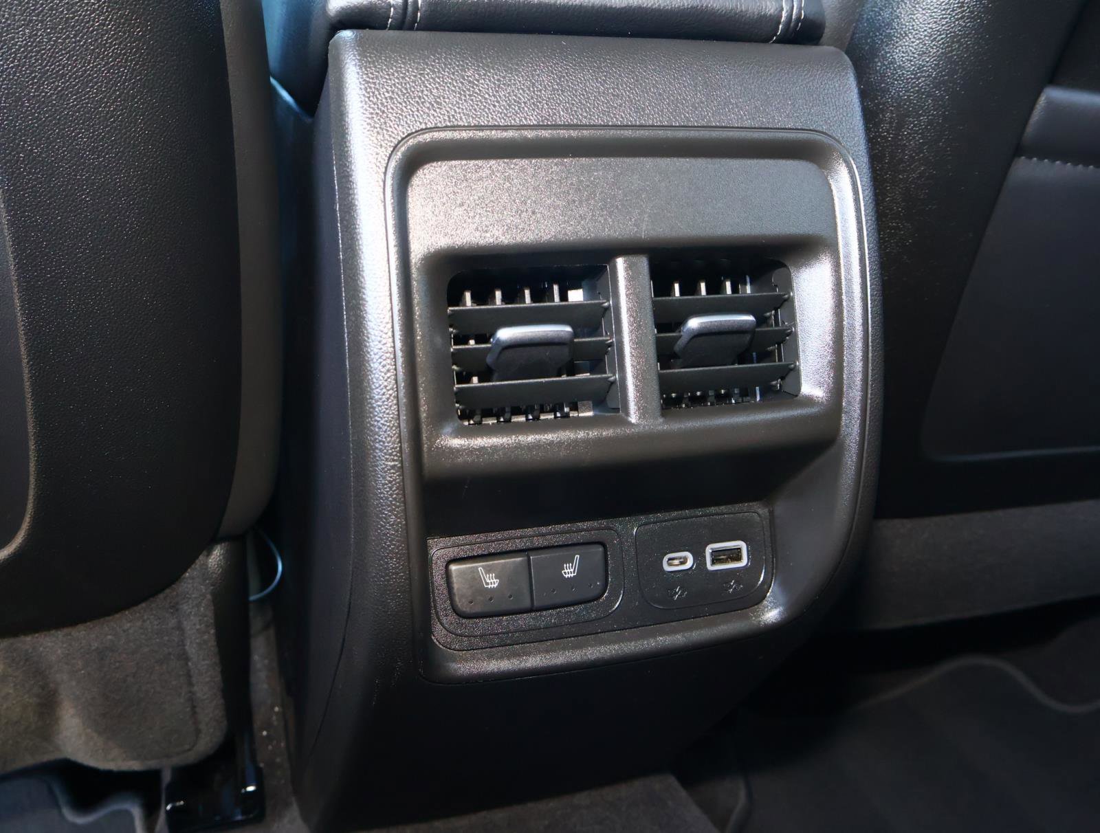 Used 2023 Cadillac XT4 Luxury w/ Cold Weather Package image 17