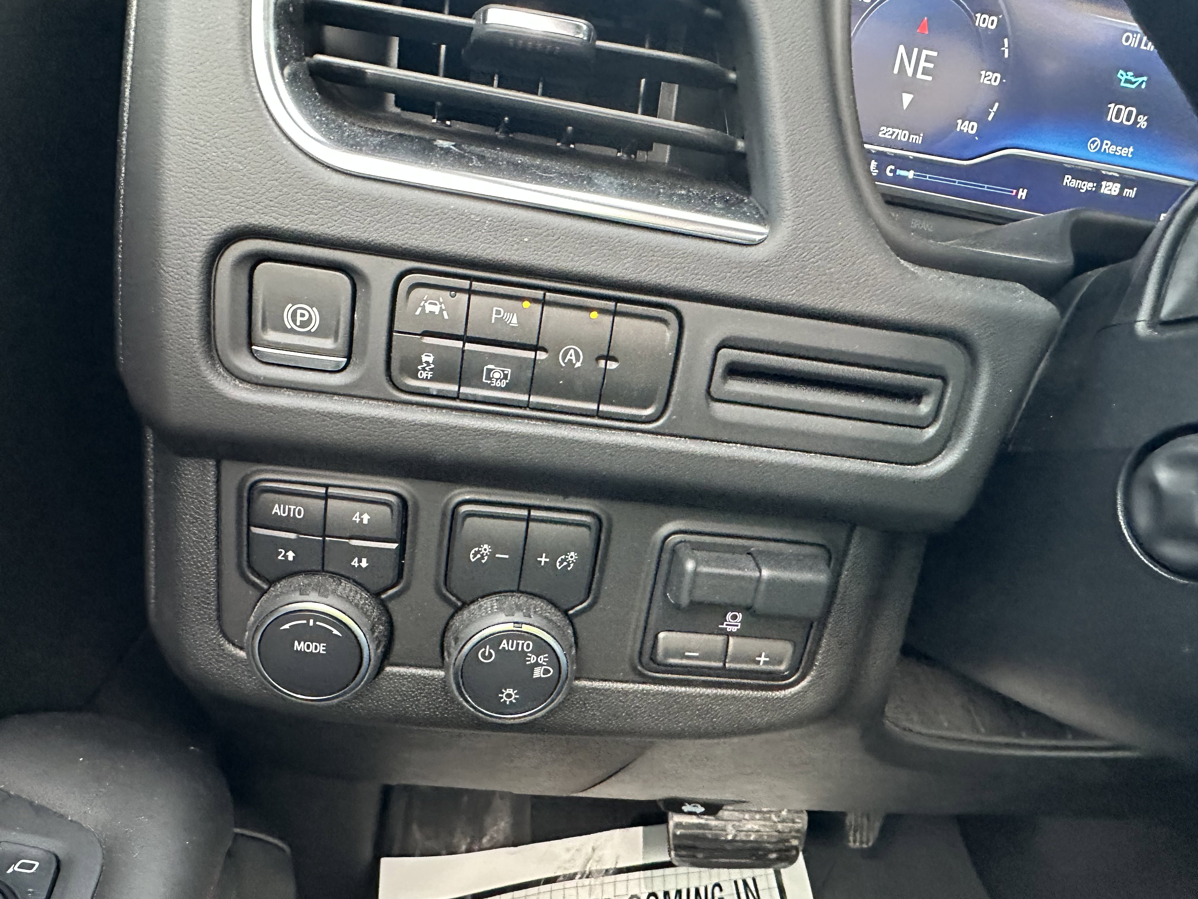 Certified 2024 Chevrolet Suburban RST w/ Luxury Package image 17