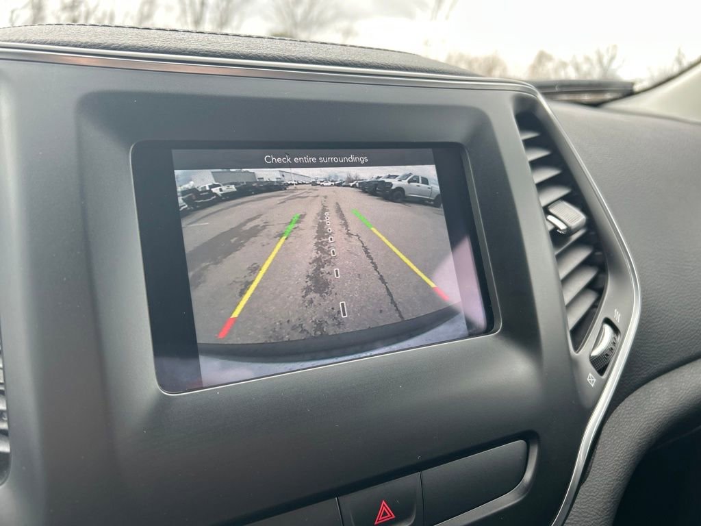 Used 2019 Jeep Cherokee Latitude Plus w/ Comfort/Convenience Group image 31