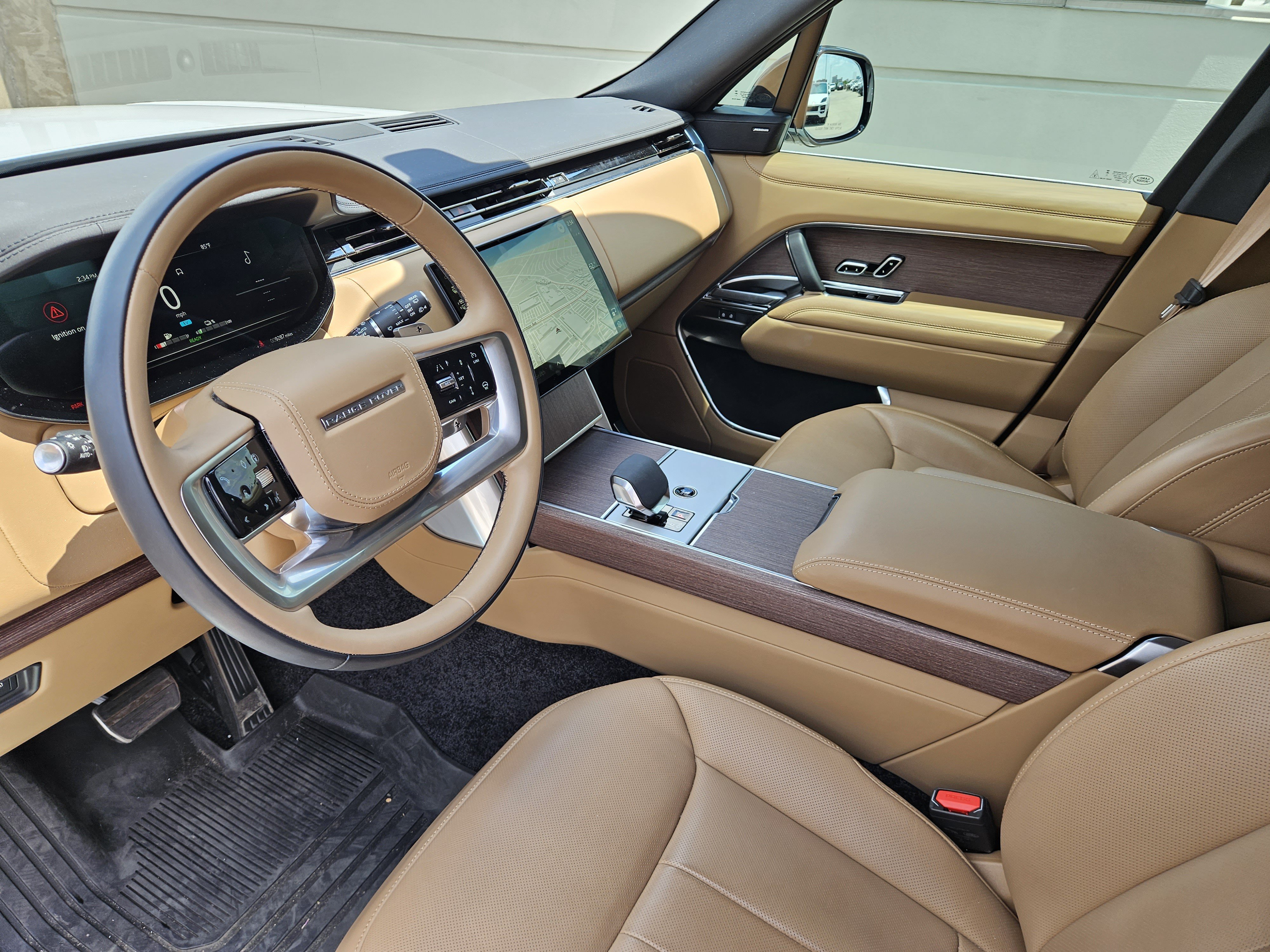Used 2025 Land Rover Range Rover SE AWD/4WD image 4