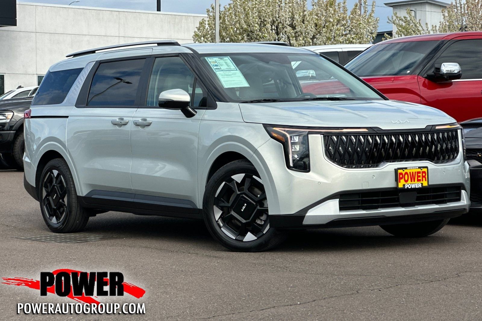 Used 2025 Kia Carnival EX FWD image 1