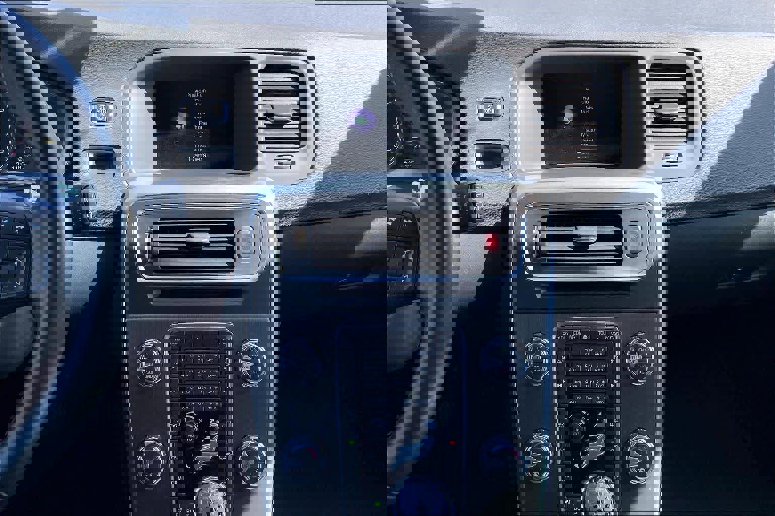 Used 2016 Volvo V60 T5 Premier w/ Convenience Package image 6