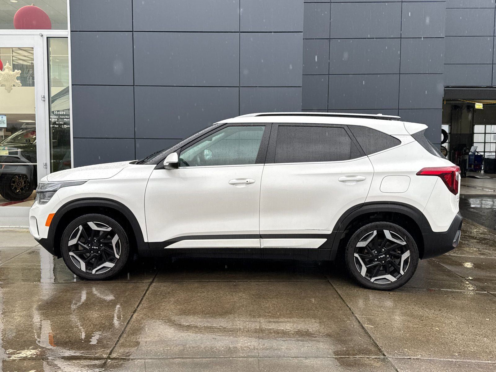 Used 2024 Kia Seltos SX AWD/4WD image 6